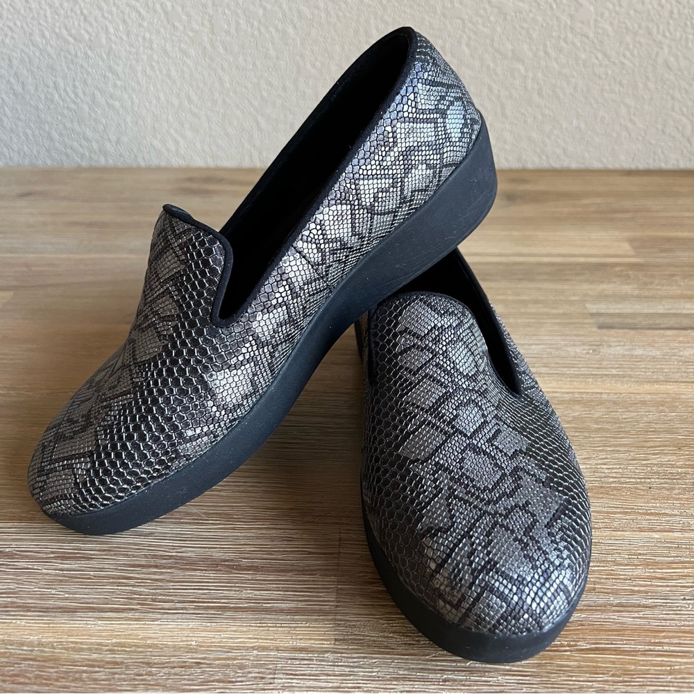 FitFlop Women's Audrey Python Print Smoking Slippers Loafer Flat Size 8